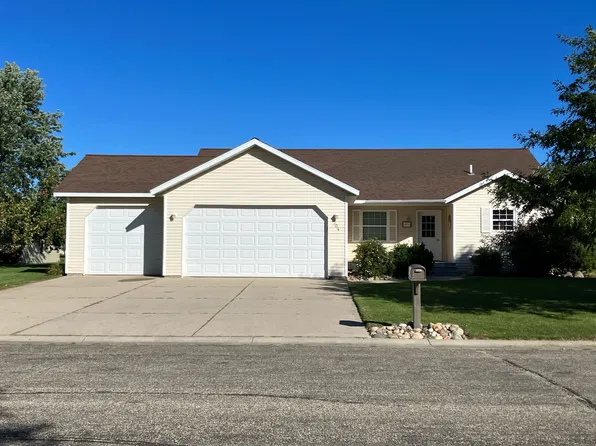 704 12th St NW, Perham, MN 56573
