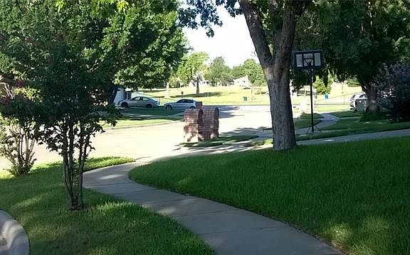 3rd image of 808 Oak Ct