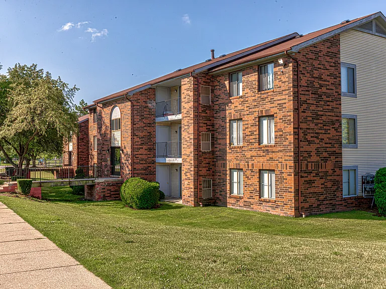 Regency Place Apartments — Photo 70