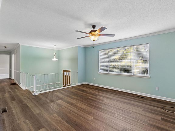 4th image of 1212 Sweetwater Cir