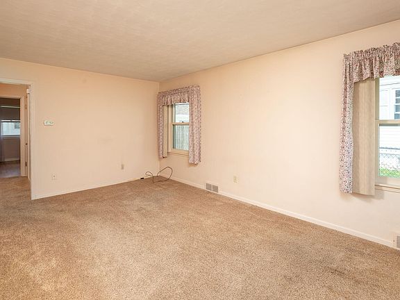 5th image of 1408 4th St NE