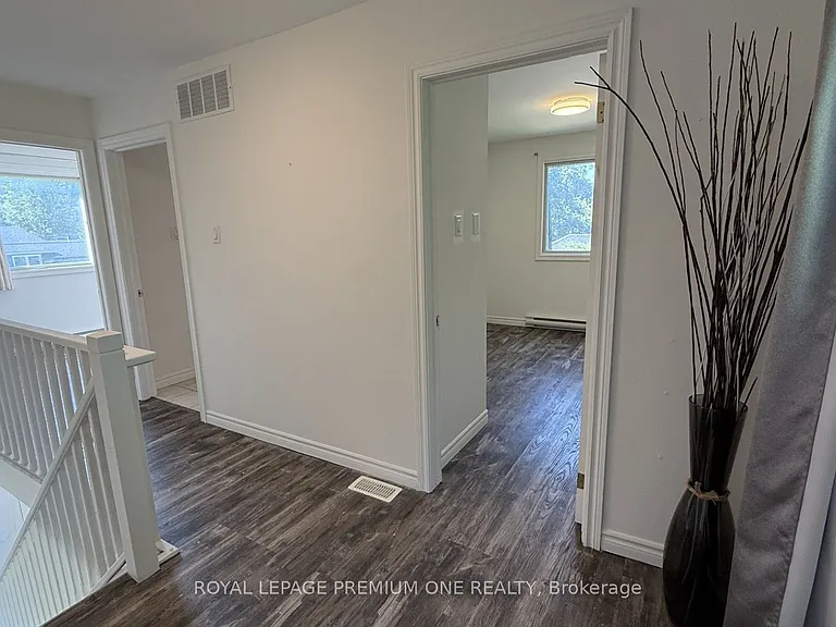 512 Mosley St #WHOLE HOUSE — Photo 6