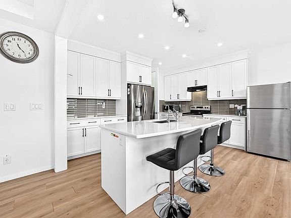 4th image of 149 W Carrington Cres NW