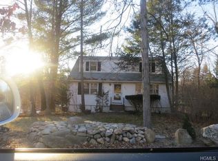 698 Saddle River Rd, Airmont, NY 10952