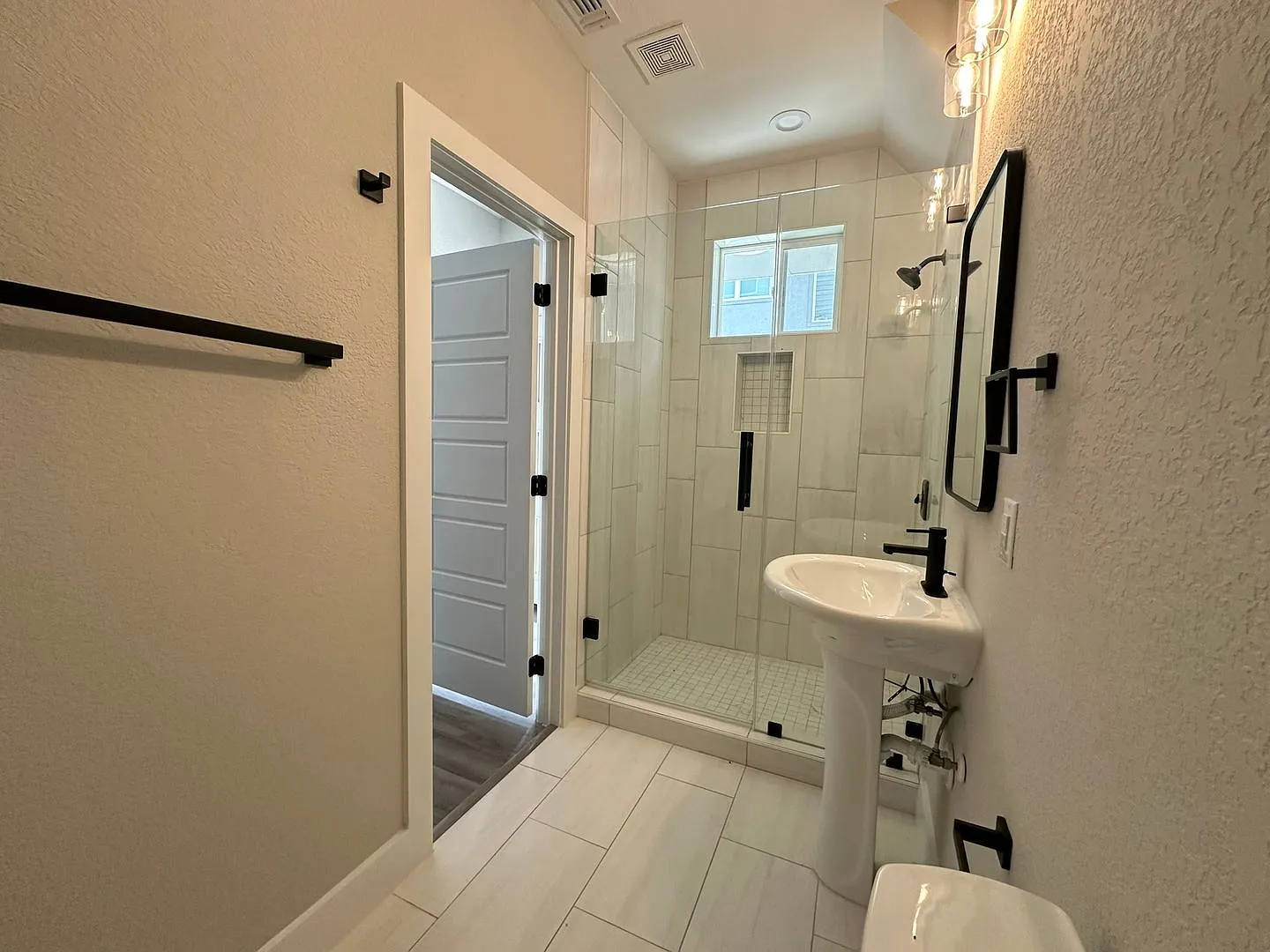 Luxury 3-Bedroom Alamo Heights Townhome — Photo 4