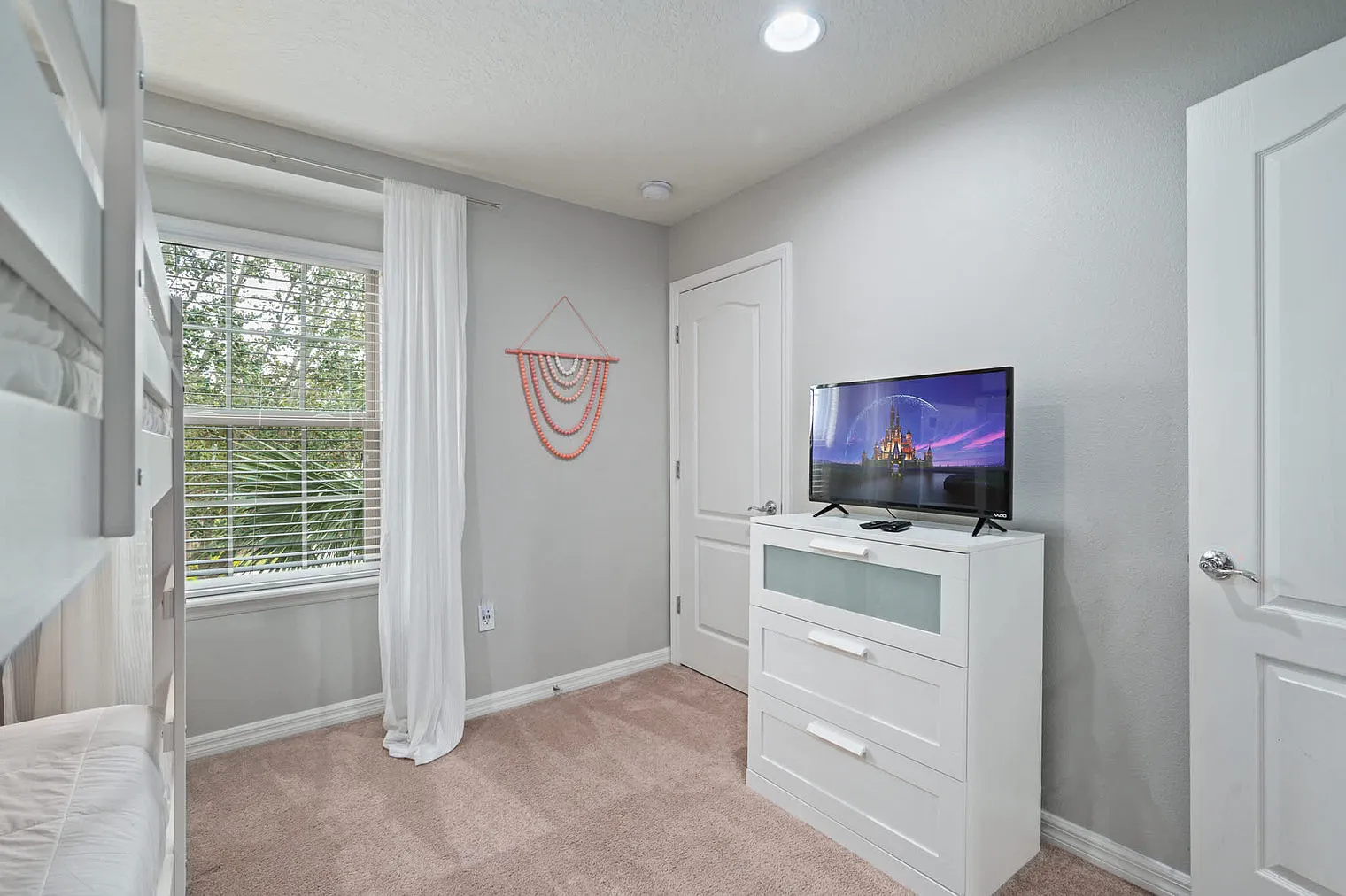 5 bed, 5.0 bath, 2260 sqft, $5,815 — Photo 1