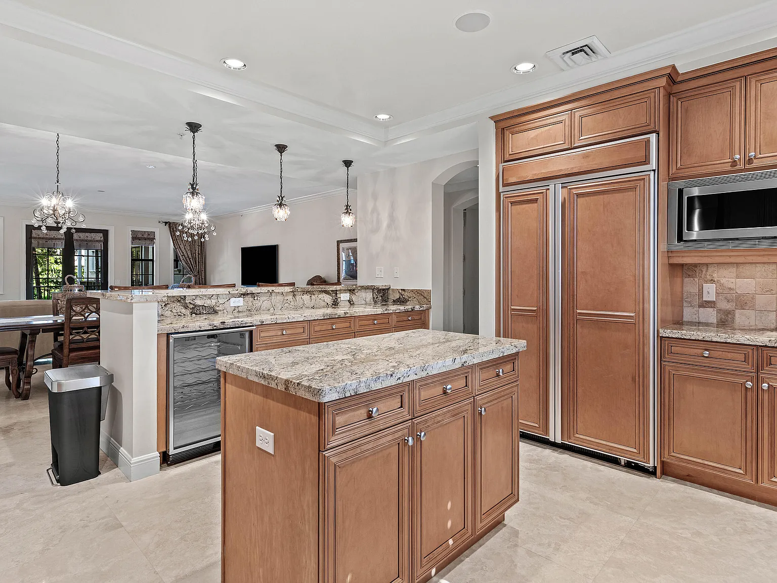 4 bed, 3.5 bath, 2443 sqft, $7,500 — Photo 4