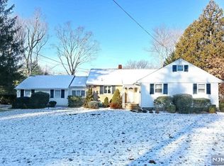 551 Wyckoff Ave, Wyckoff, NJ 07481