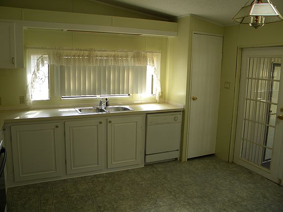 5th image of 1304 Nutwood Dr