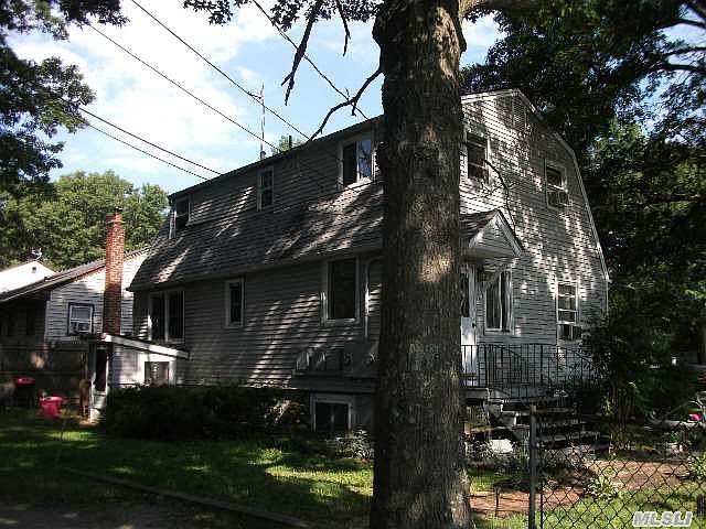 2nd image of 34 Stuyvesant St