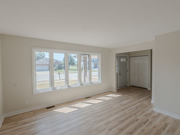 5th image of 411 Shamrock Ln