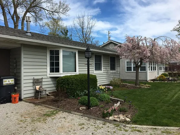 5753 E Woodland Dr, Port Clinton, OH 43452