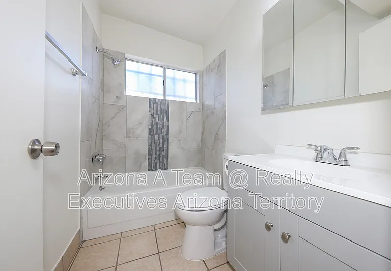 9530 E 42nd St — Photo 13