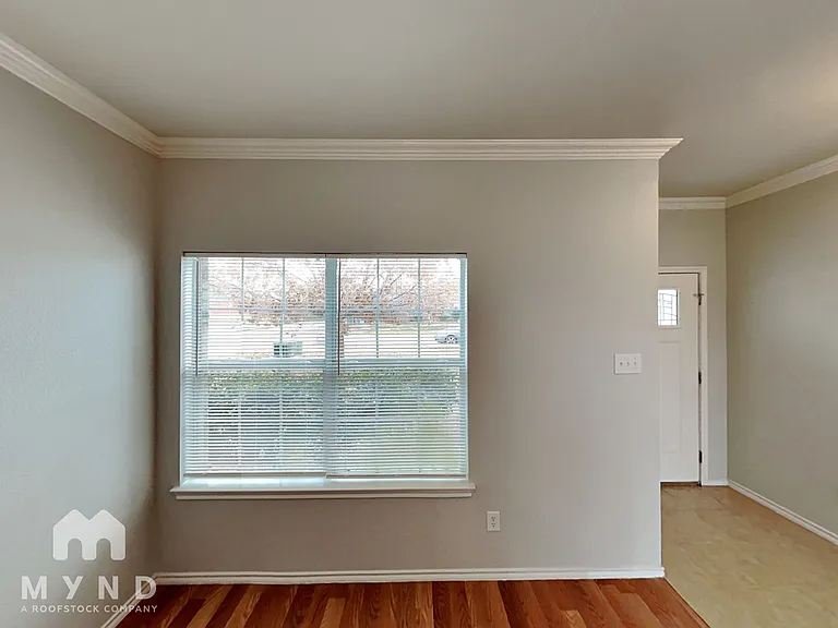 307 Susan Way — Photo 7