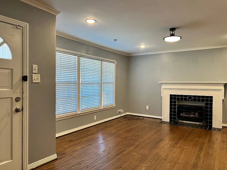 1225 San Antonio St — Photo 8