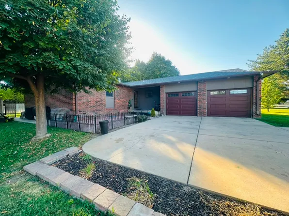 1102 Kingsbury Rd, Garden City, KS 67846