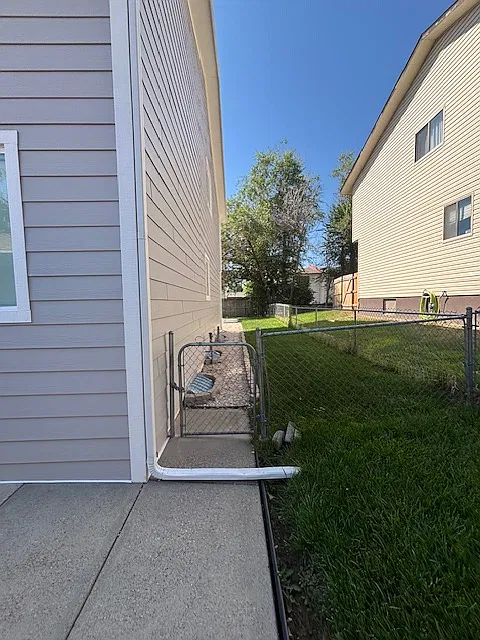 3 bed, 2.5 bath, 1938 sqft, $1,875 — Photo 3