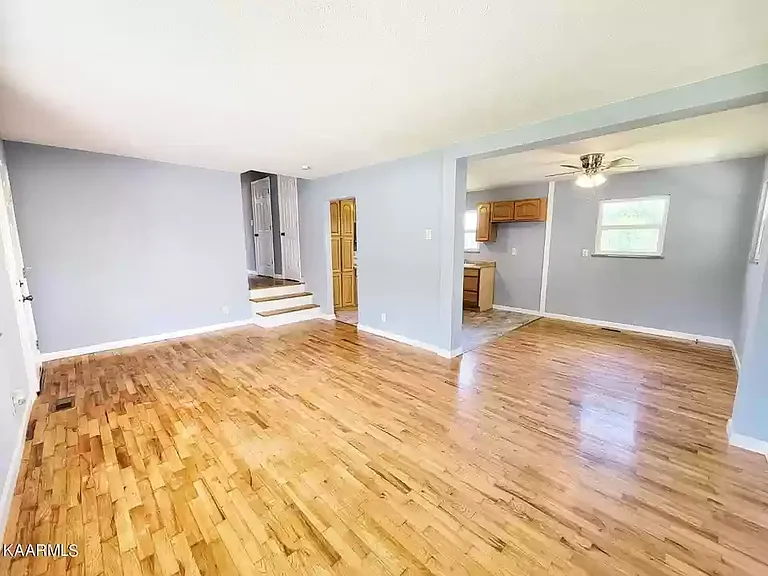 407 Glenoaks Dr — Photo 11