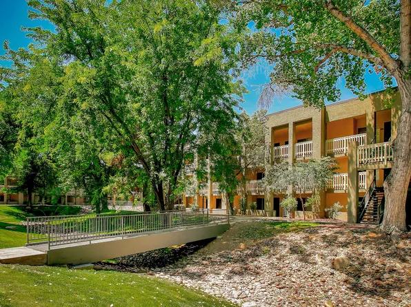 Pavilions at Pantano Apartments
