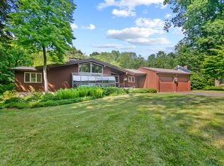 209 Wood Pond Rd, Glastonbury, CT 06033