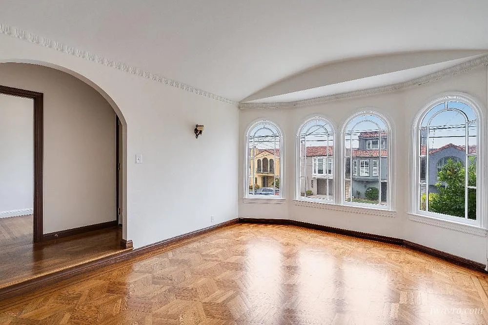Fantastic 4 bedroom Single Family Home — Photo 3