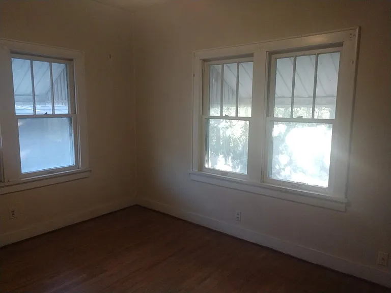 23 E 6th St — Photo 9
