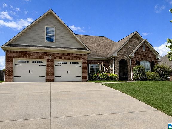 2nd image of 467 River Oaks Ln