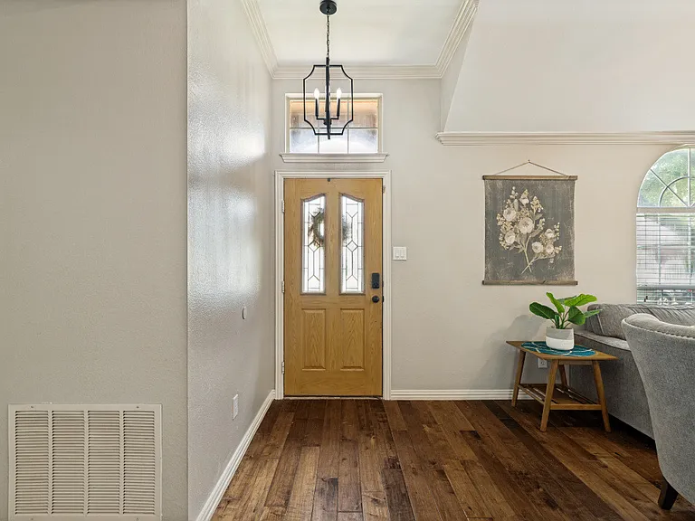 11410 New Orleans Dr — Photo 3