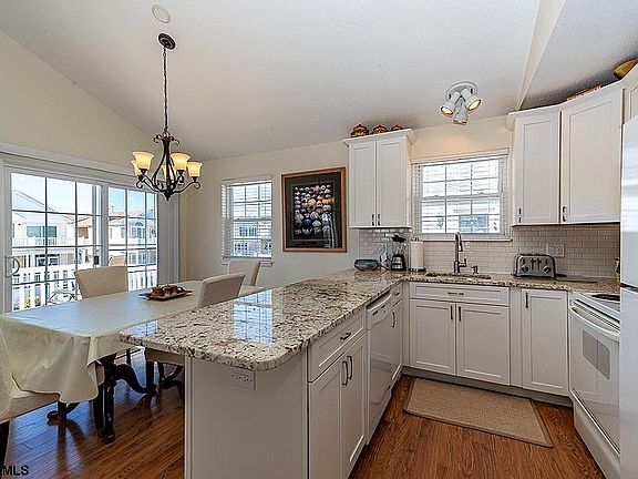 3rd image of 3335 Haven Ave #2