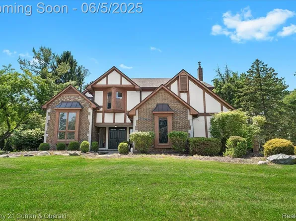 22275 Heatheridge Ln, Northville, MI 48167