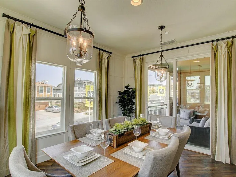 429 Jacquelyn Ln — Photo 2