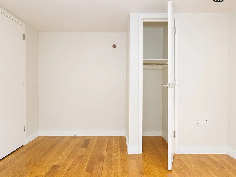 100 Dupont St #1G — Photo 12