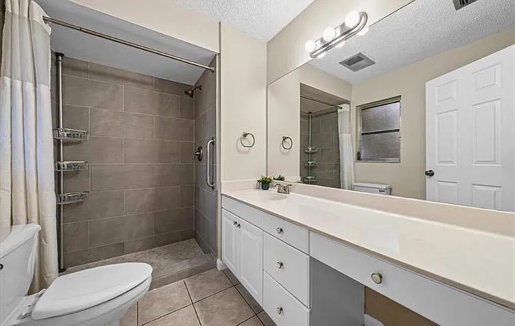 19208 Murcott Dr E — Photo 11