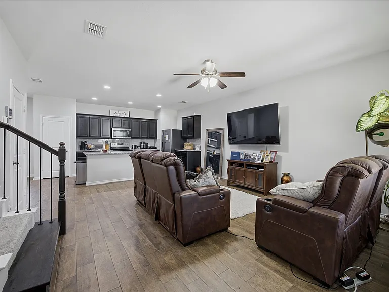 420 Milverton Dr — Photo 10