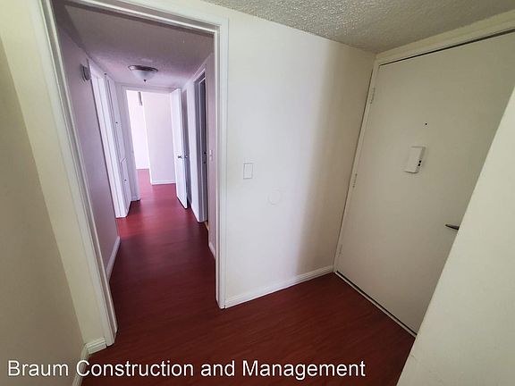 4th image of 5252 Hermitage Ave #5252HERMIT