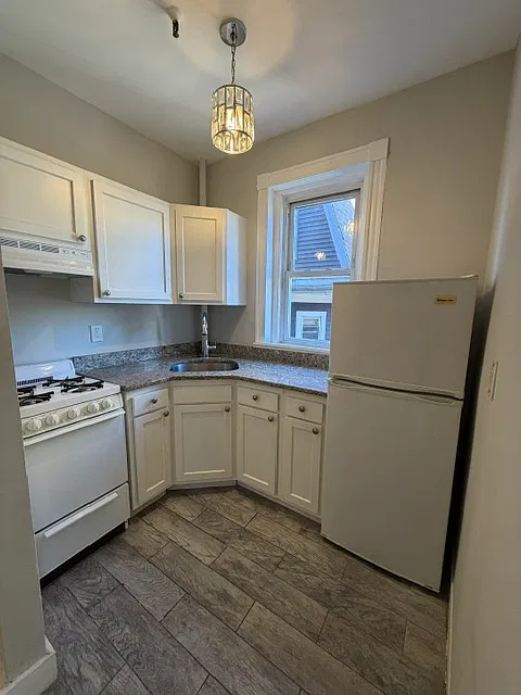 2 bed, 1.0 bath, $2,750 — Photo 1