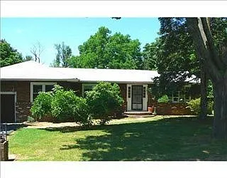 40 Woodland Rd photo 1