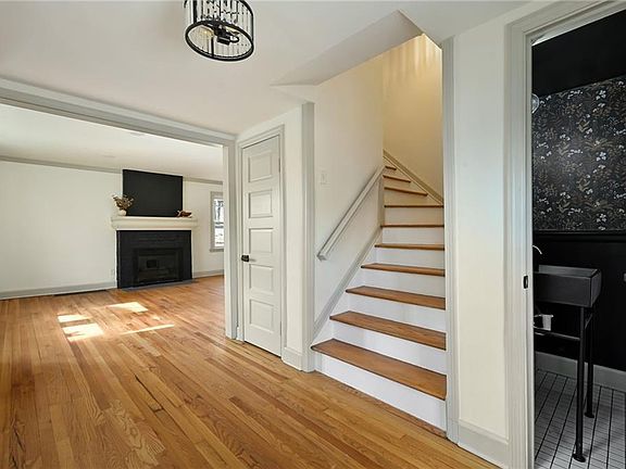 4th image of 9432 Craig Dr