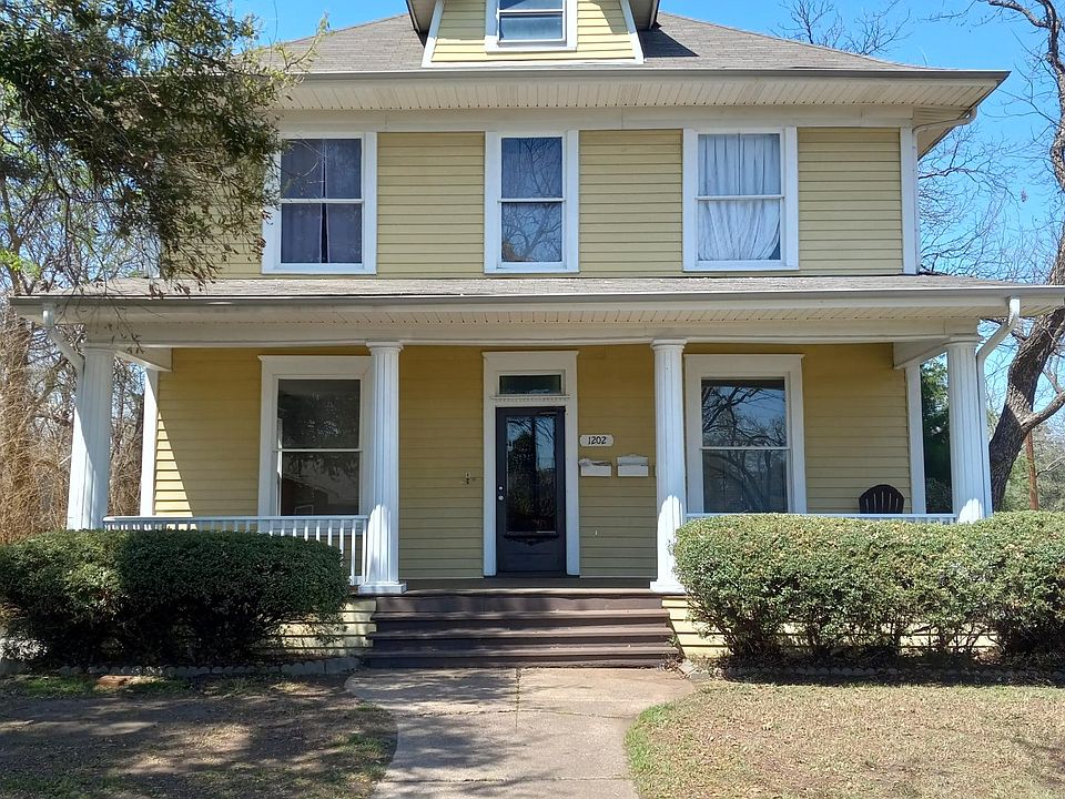 Gorgeous 2 story triplex on historic W. 3rd Ave!