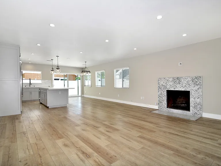 22446 Berdon St — Photo 2