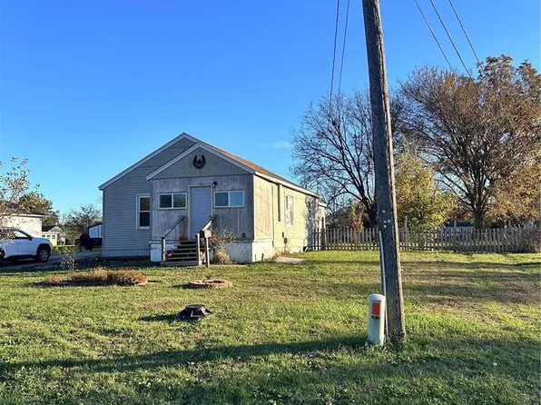2107 Mary St, Scott City, MO 63780