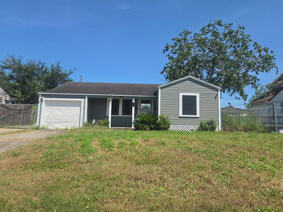 1st image of 414 Brooks Dr