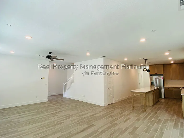 2752 E Tamarind Dr — Photo 4