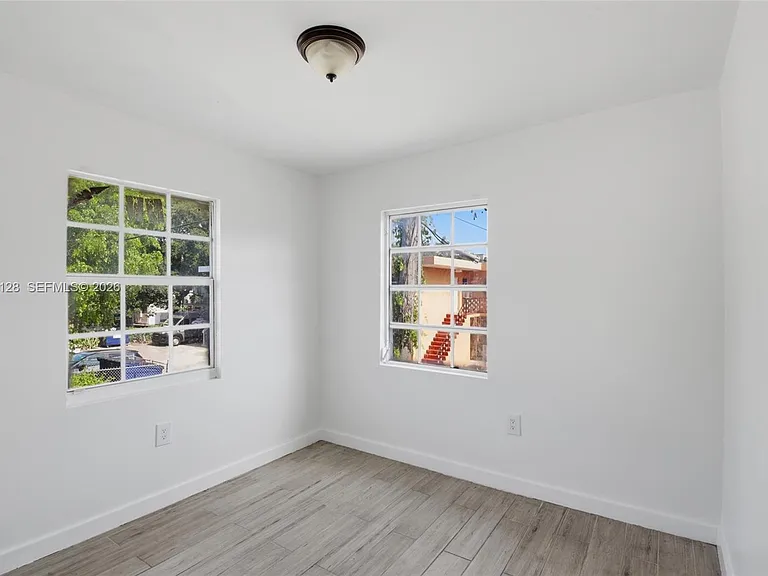 1035 NW 5th St #4 — Photo 10