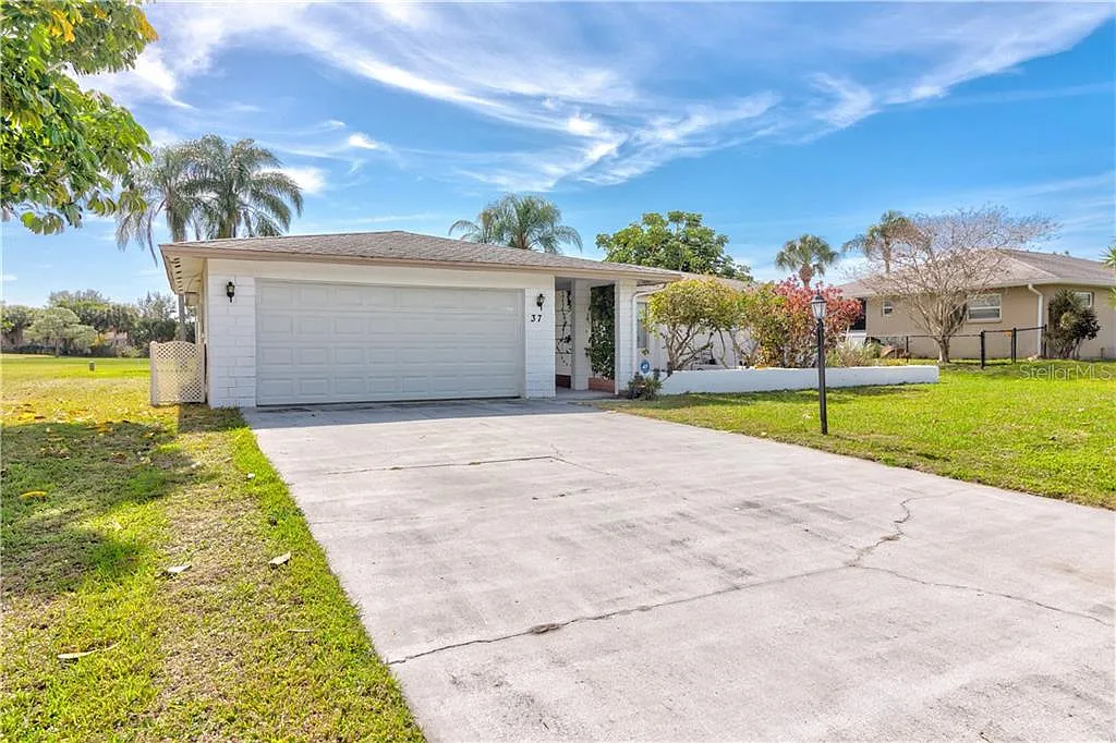 3 bed, 2.0 bath, 1321 sqft, $4,000 — Photo 2