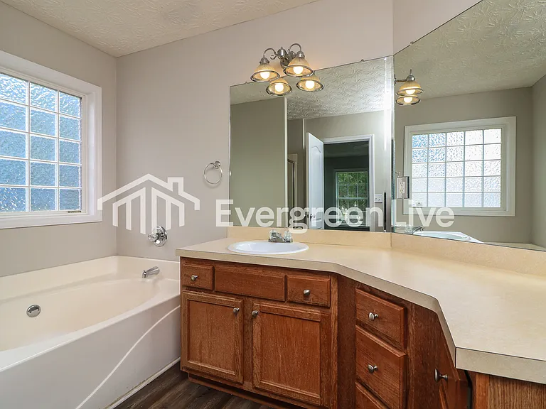 186 Hawthorn Dr — Photo 8