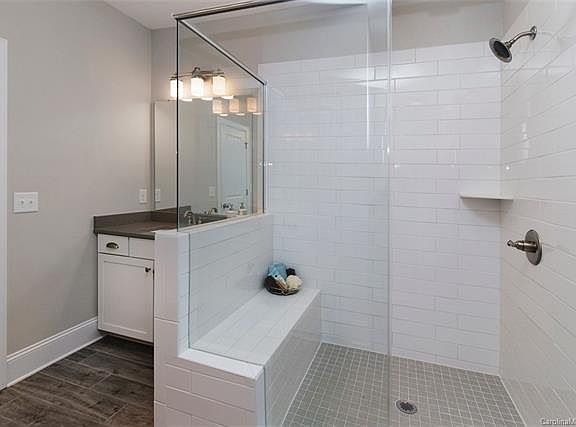 5th image of 122D Mint Ave #1004