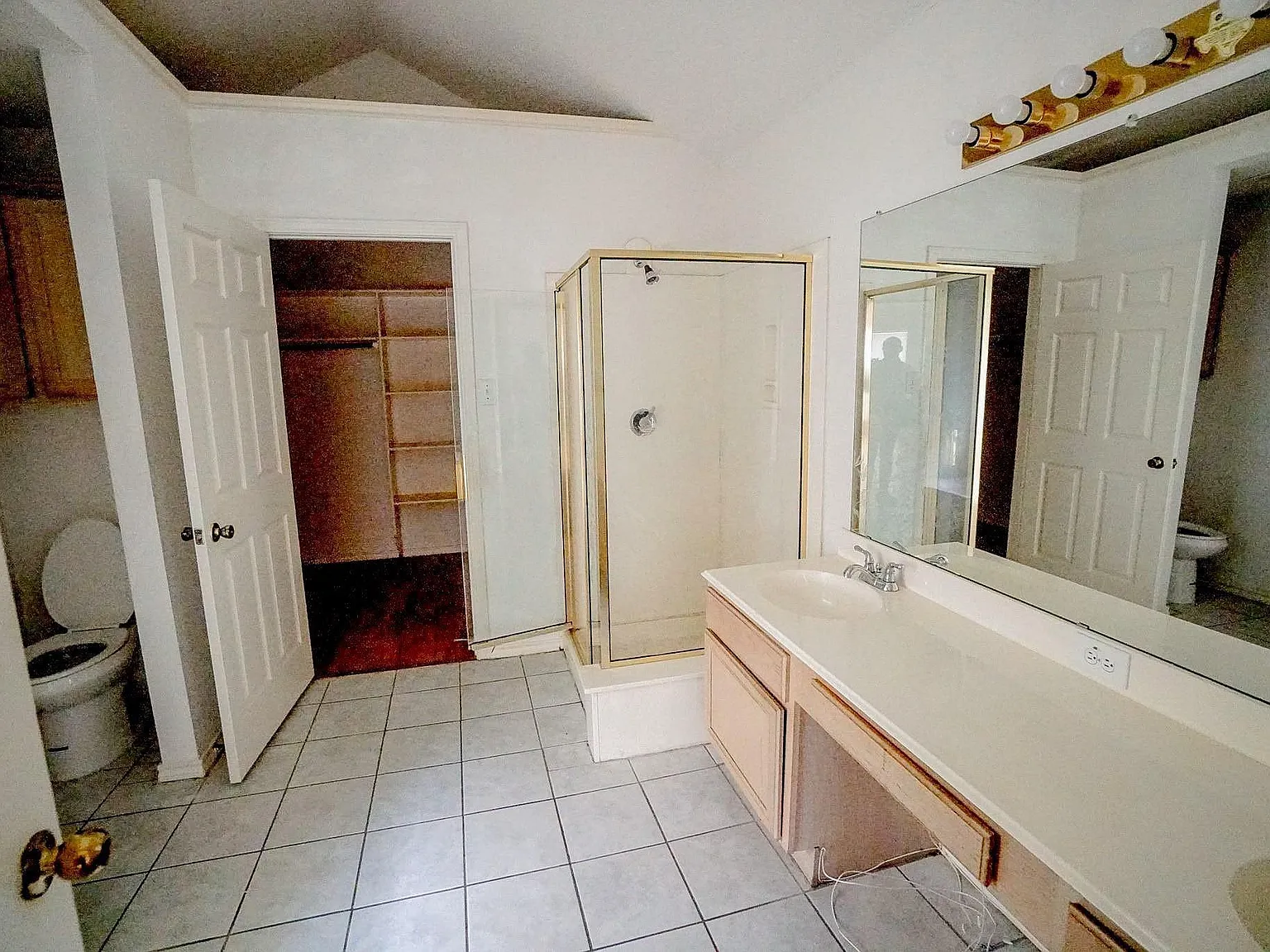 4 bed, 2444 sqft, $2,600 — Photo 4
