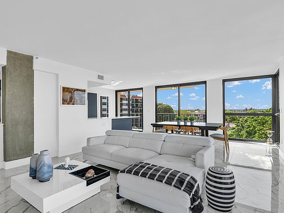 5th image of 899 Jeffery Street #6020