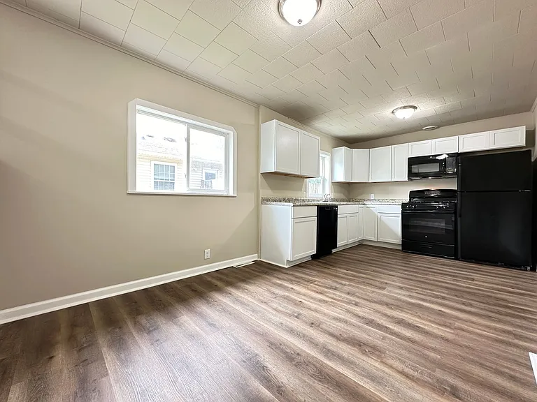 204 E Leland Ave — Photo 8